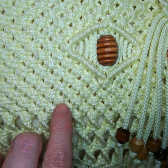 Vintage Boho Cream Macrame Shoulder Bag With Wood Bead Trim & Convertible Strap - Picture 8 of 15